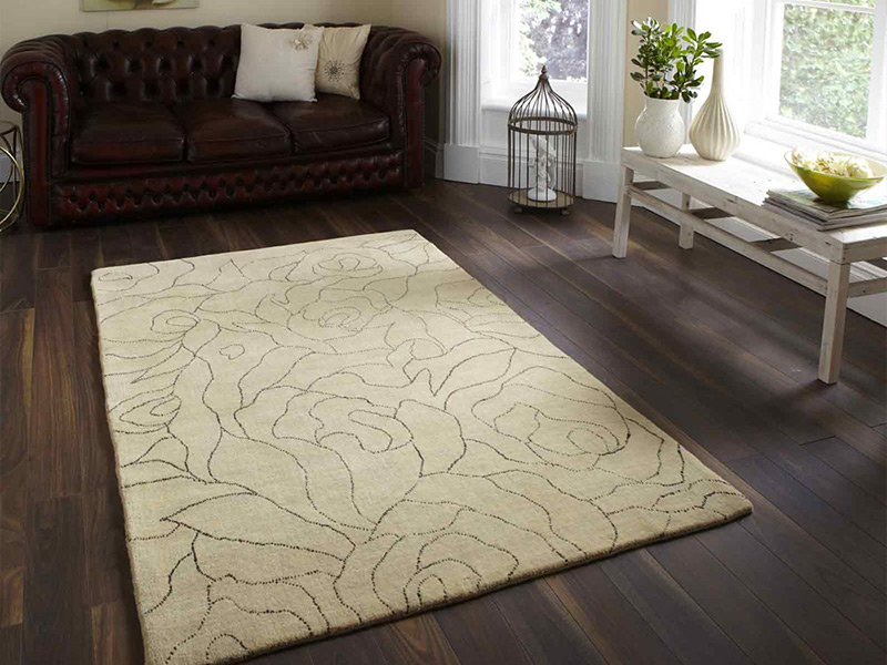 Бежевый ковер с оттенками желтого